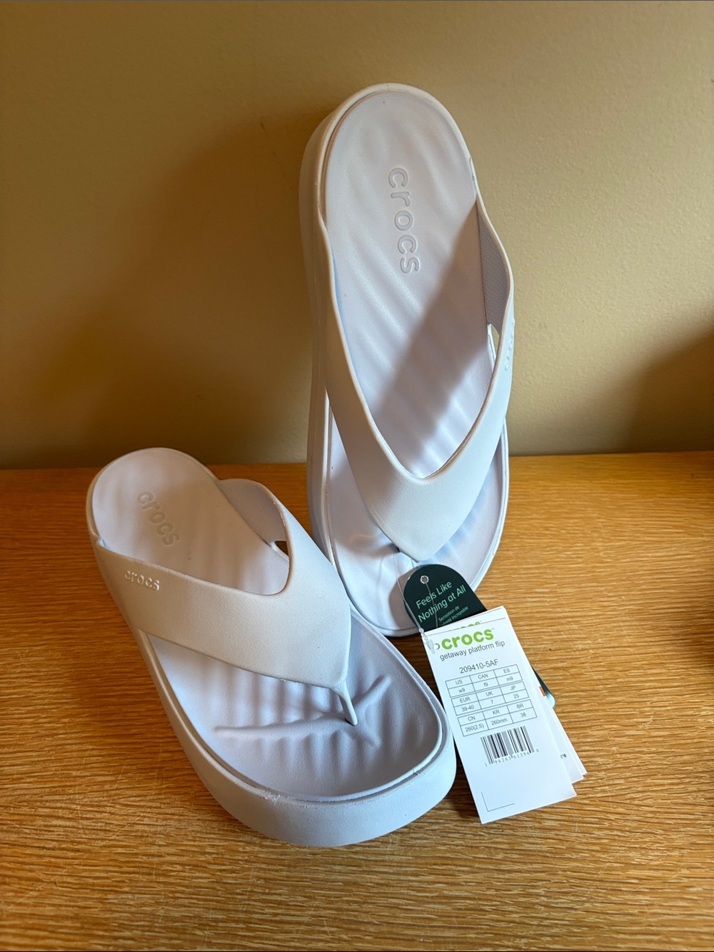 Crocs Getaway Platform Flip Flop BNWT Womens size 9 and Womens Size 10 Icey Blue